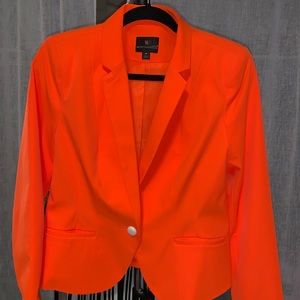 Neon orange blazer 🍊